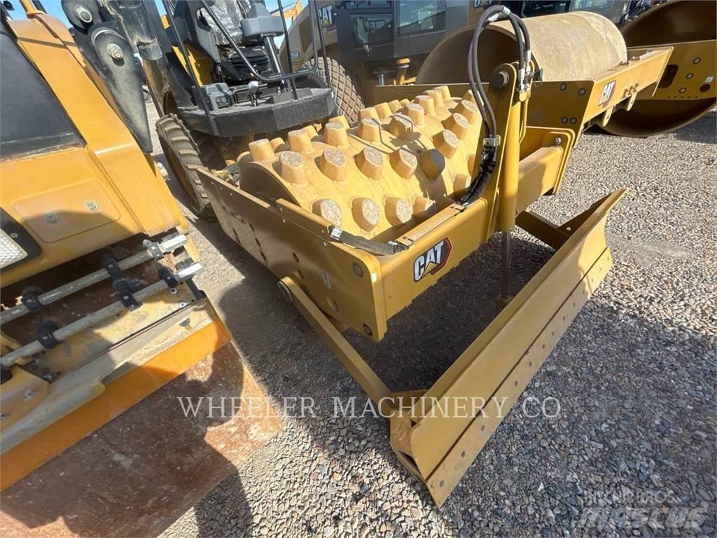 CAT CP44B 单轮压路机