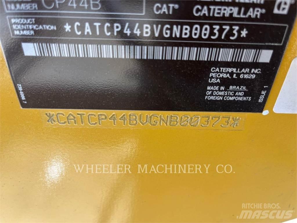 CAT CP44B 单轮压路机