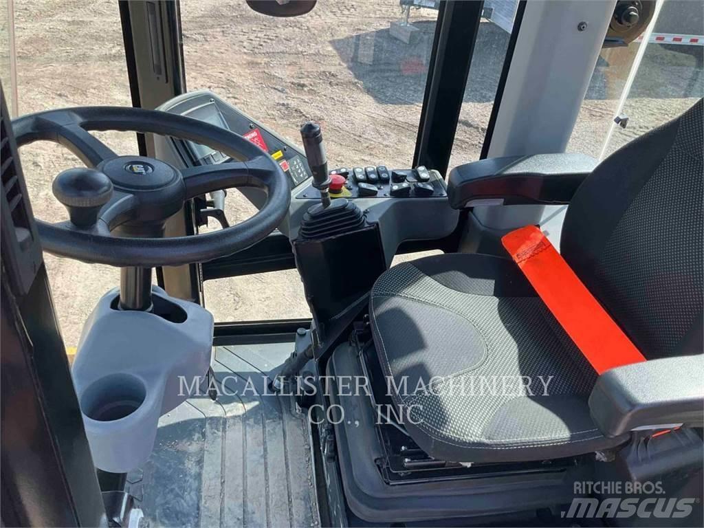 CAT CP44B 单轮压路机