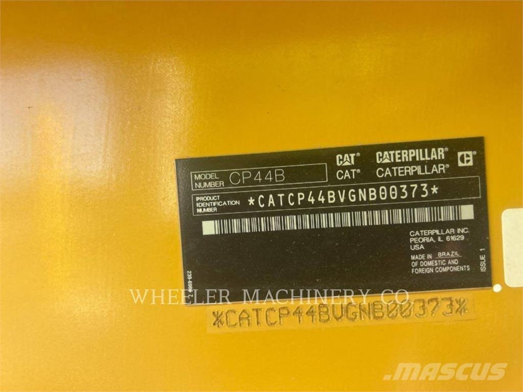 CAT CP44B 单轮压路机