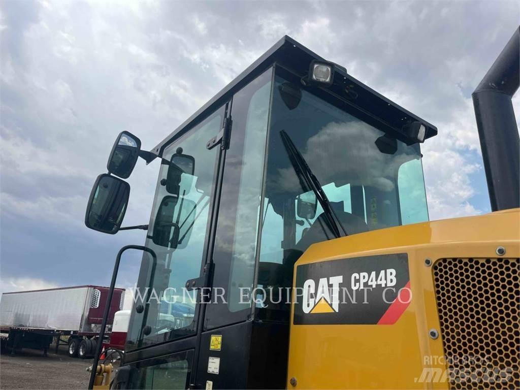 CAT CP44B 土壤压实机