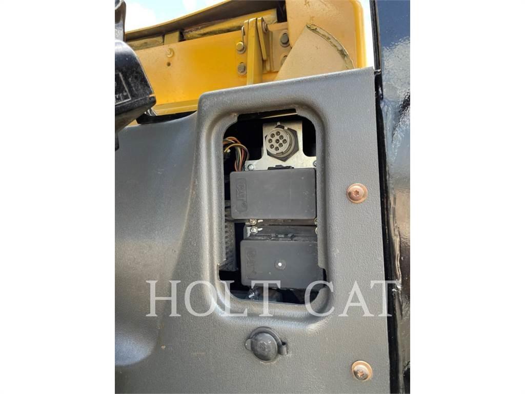 CAT CP54B 单轮压路机