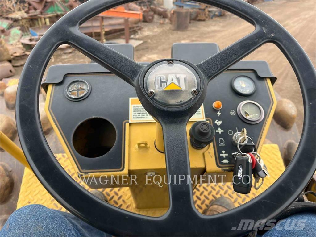 CAT CP563C 土壤压实机