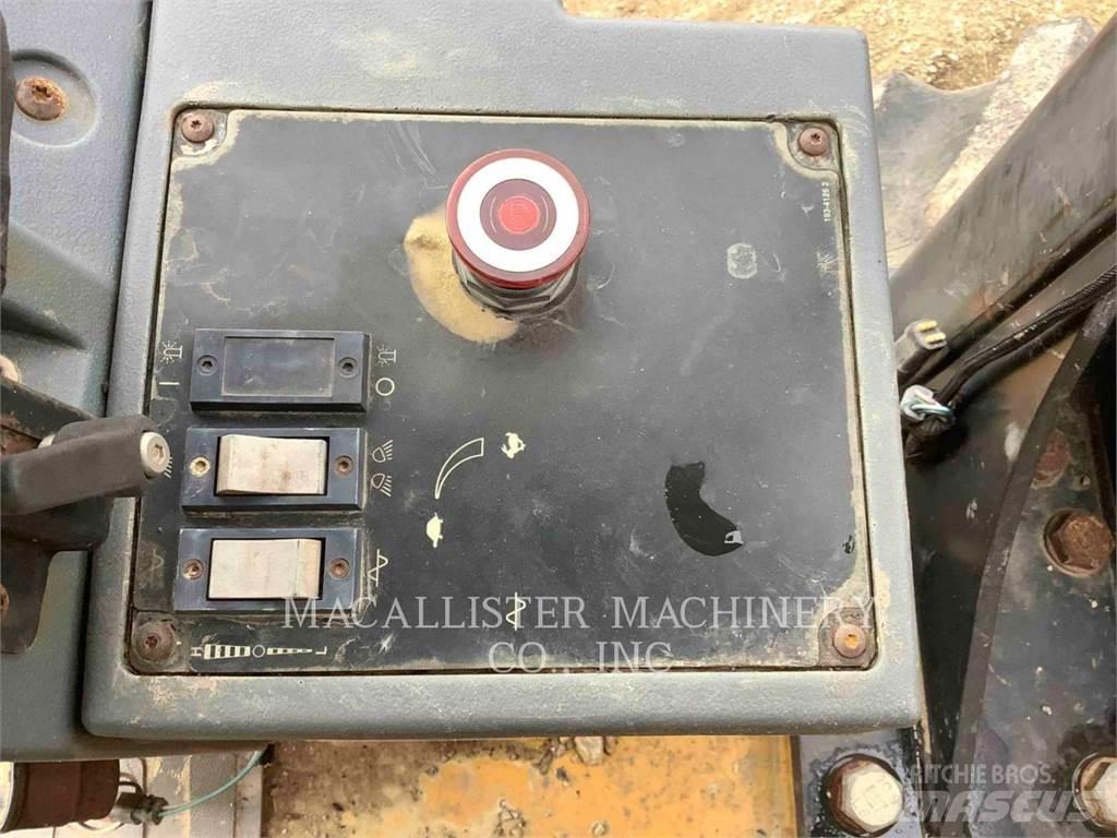 CAT CP563E 单轮压路机