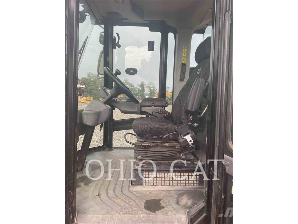 CAT CP56B 复合式压路机