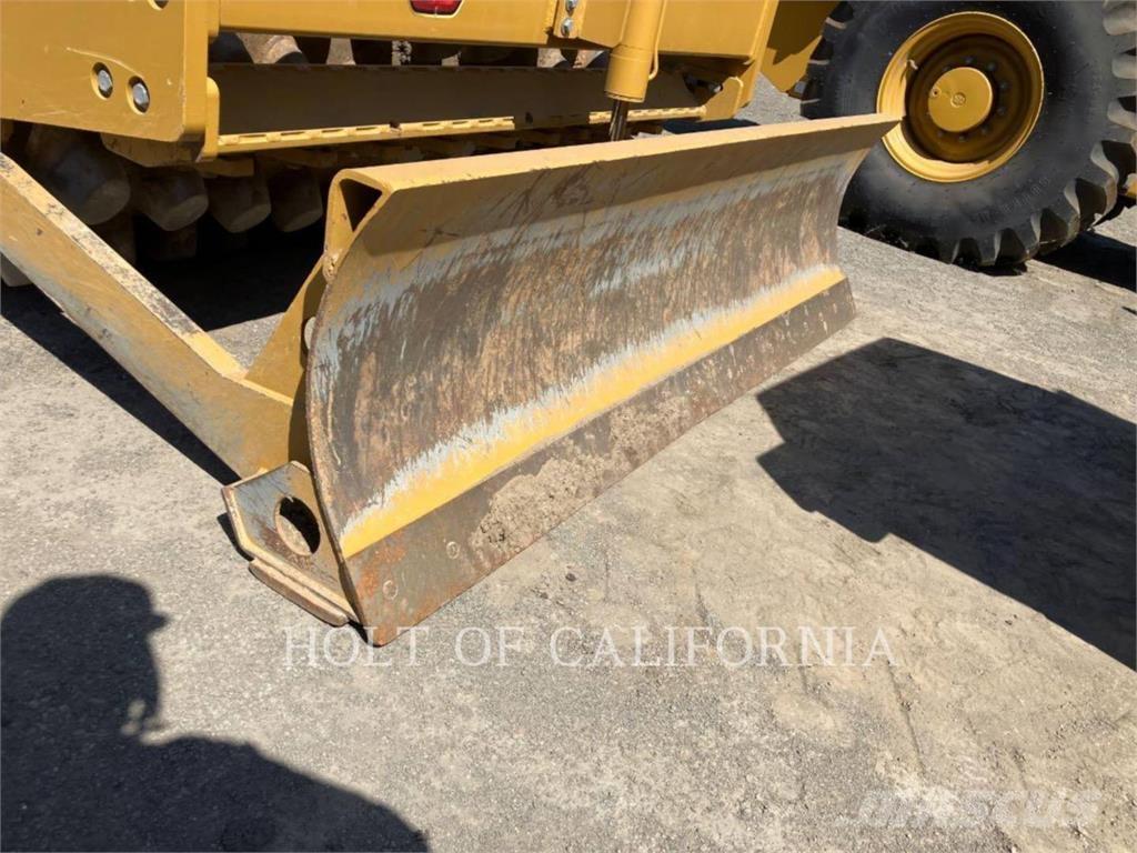 CAT CP56B 单轮压路机