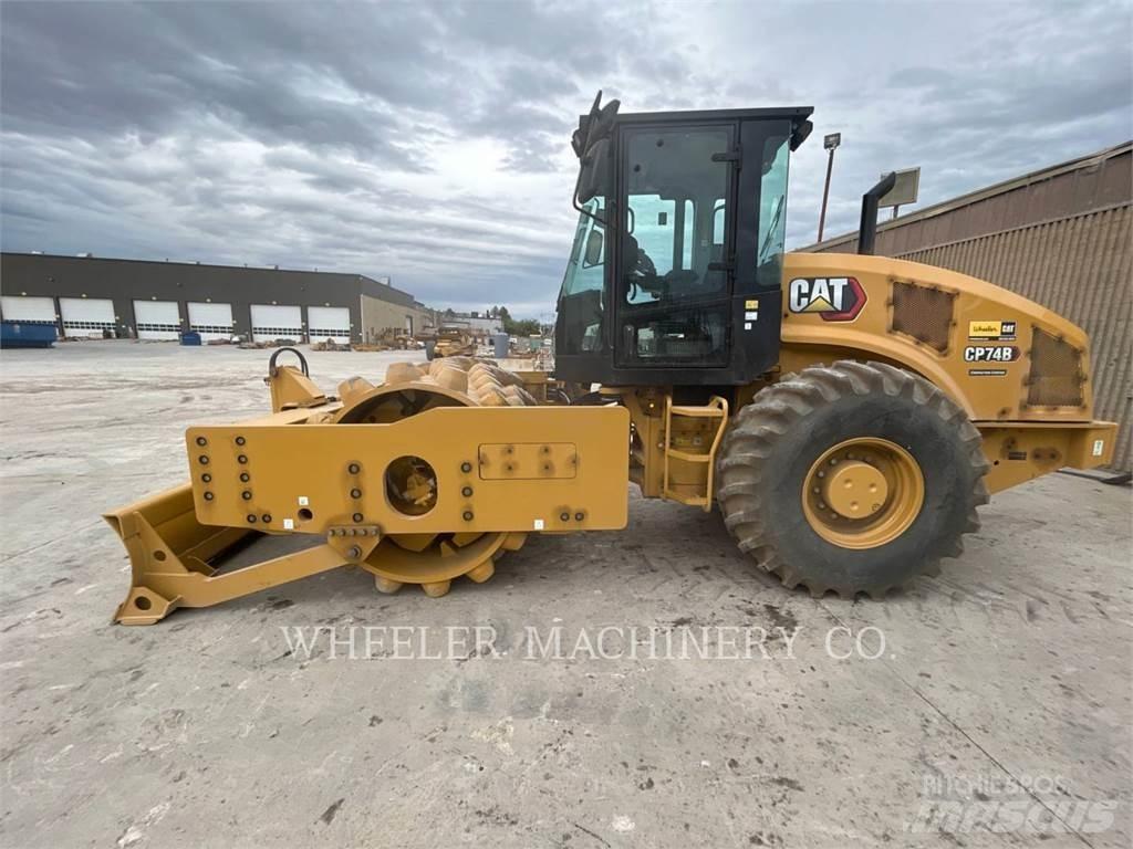 CAT CP74B 单轮压路机