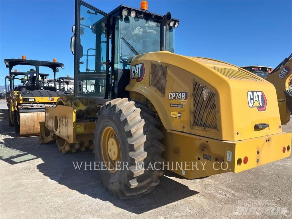 CAT CP74B 单轮压路机