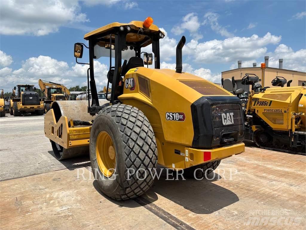 CAT CS10GC 双轮压路机
