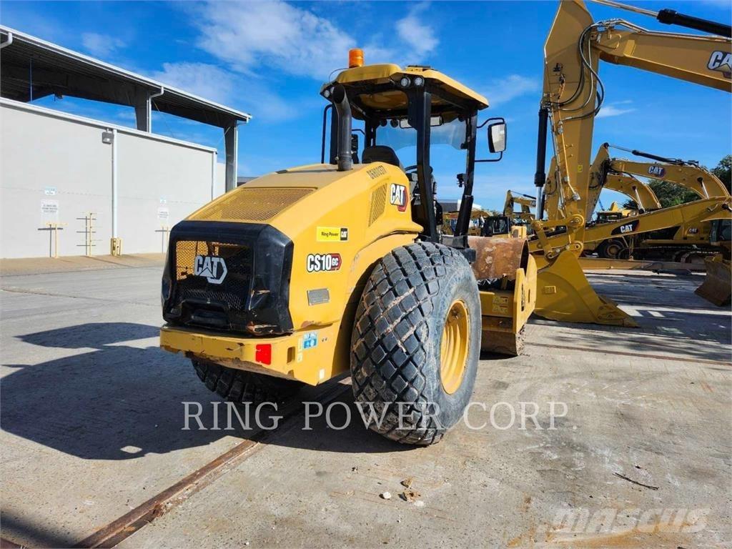 CAT CS10GC 双轮压路机