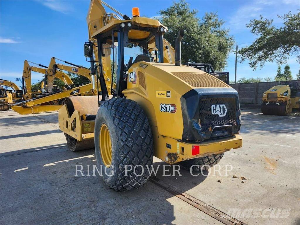 CAT CS10GC 双轮压路机
