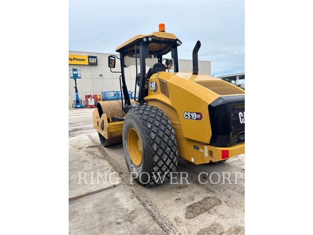 CAT CS10GC 双轮压路机