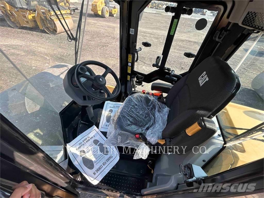 CAT CS11 GC 单轮压路机