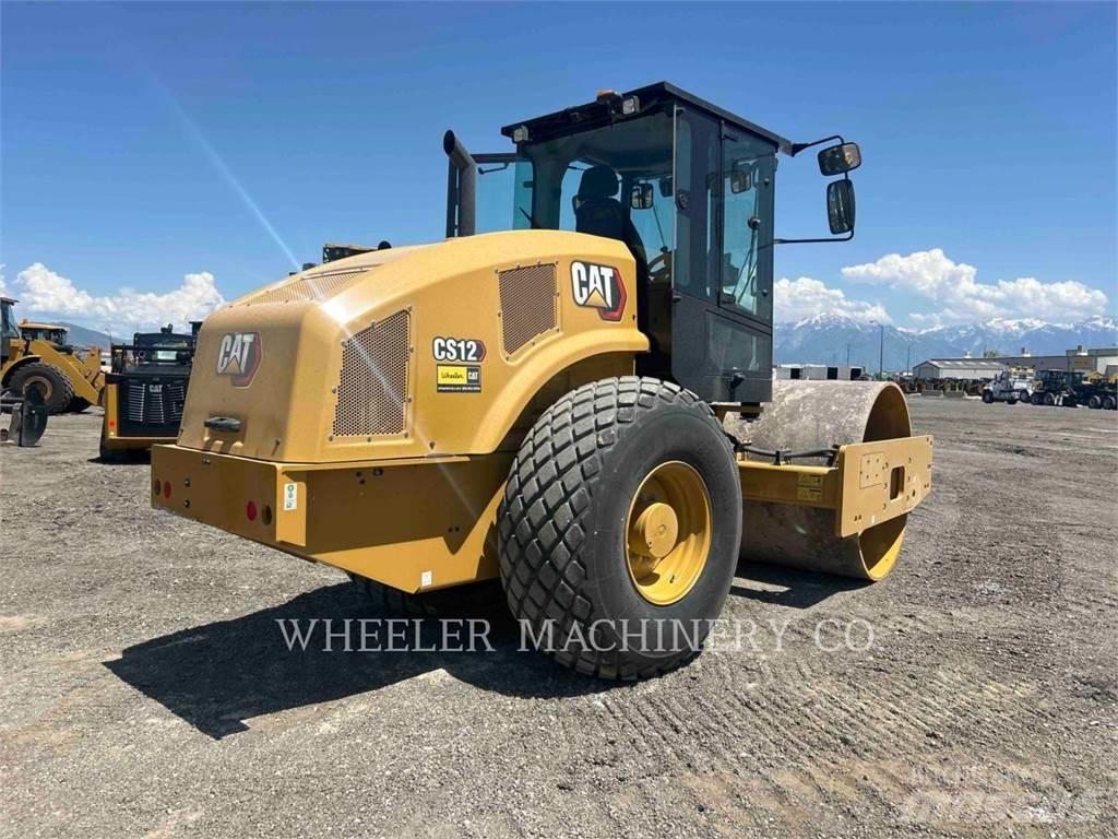 CAT CS12 单轮压路机