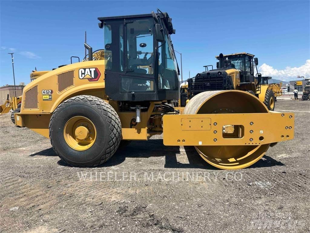 CAT CS12 单轮压路机