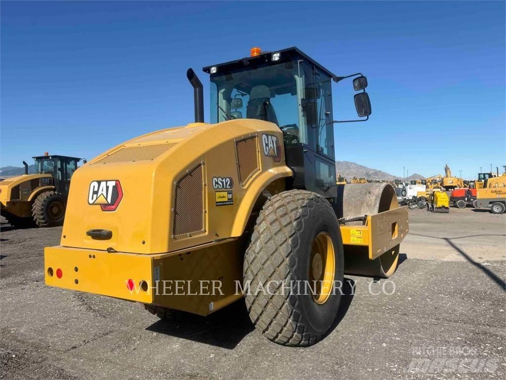 CAT CS12 单轮压路机