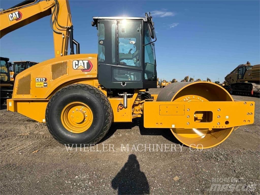 CAT CS12 单轮压路机