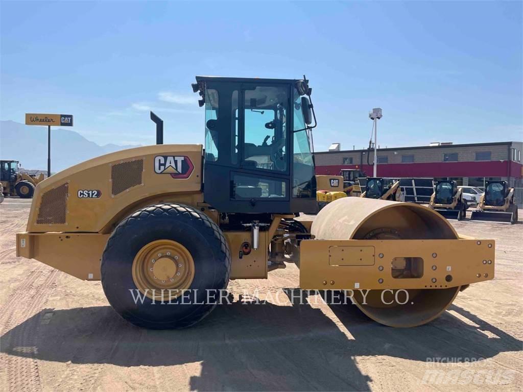 CAT CS12 单轮压路机