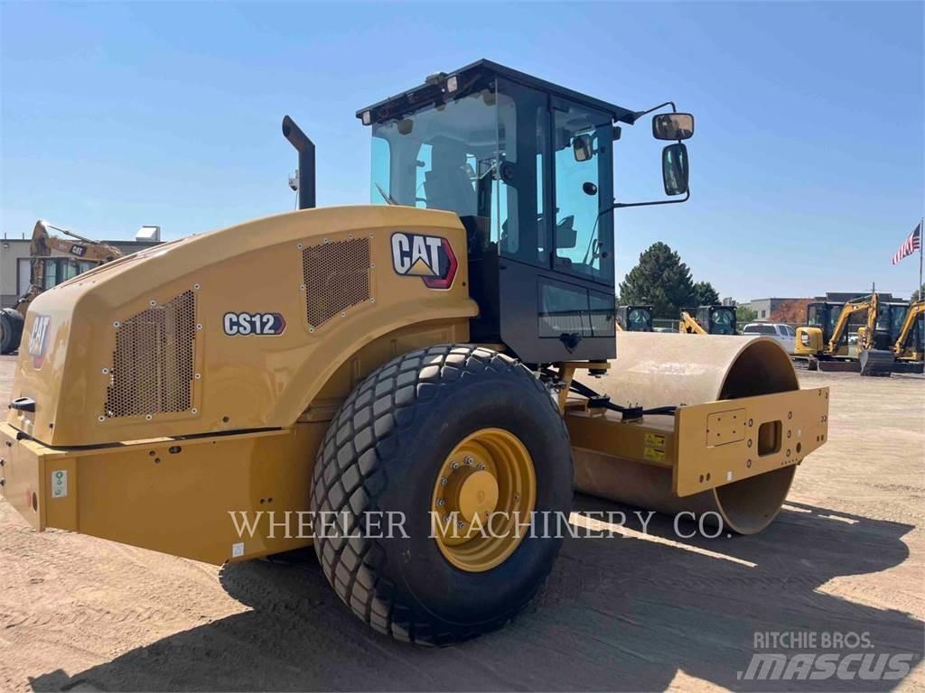 CAT CS12 单轮压路机