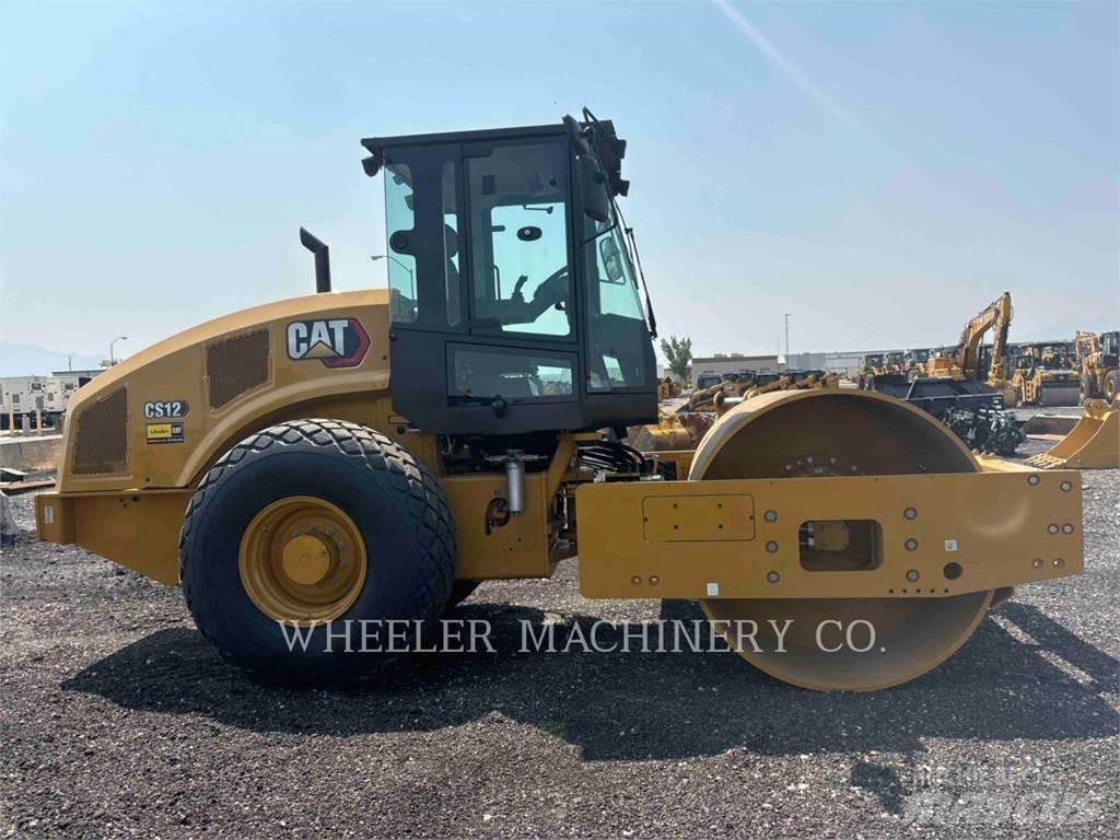 CAT CS12 单轮压路机