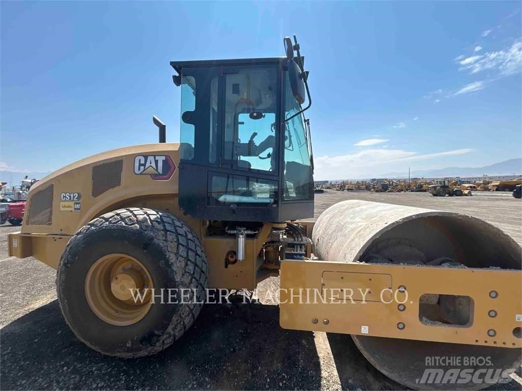CAT CS12 单轮压路机