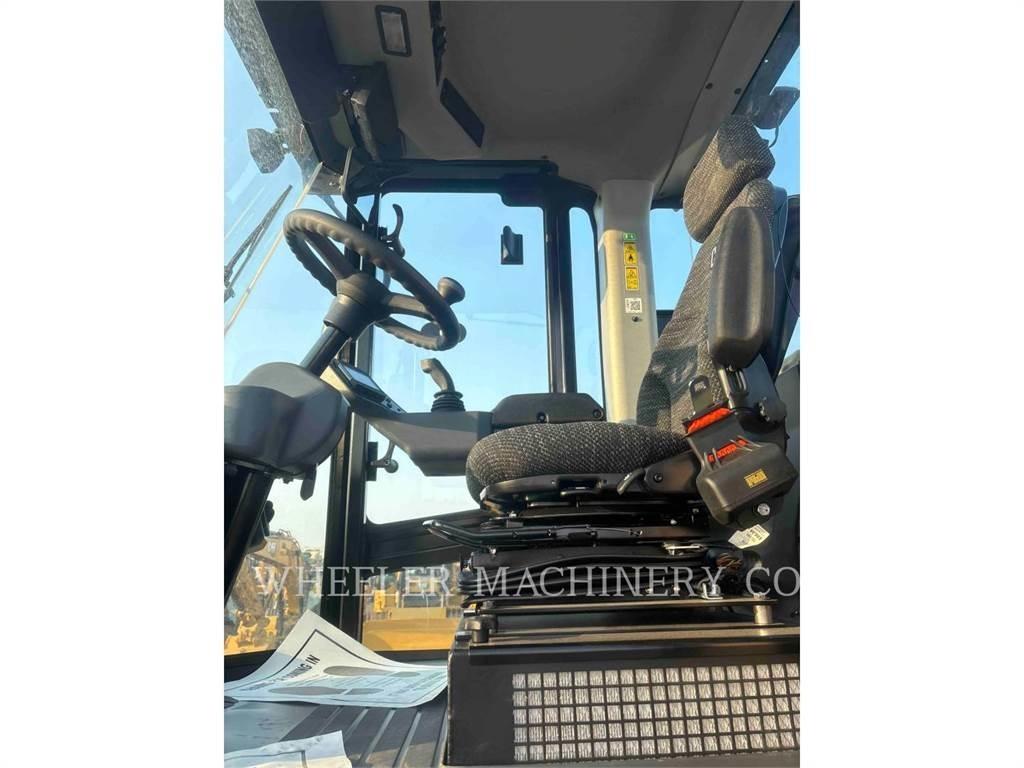 CAT CS12 单轮压路机