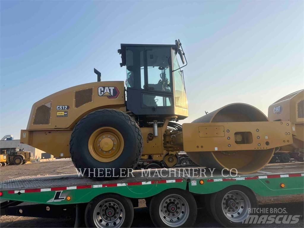 CAT CS12 单轮压路机