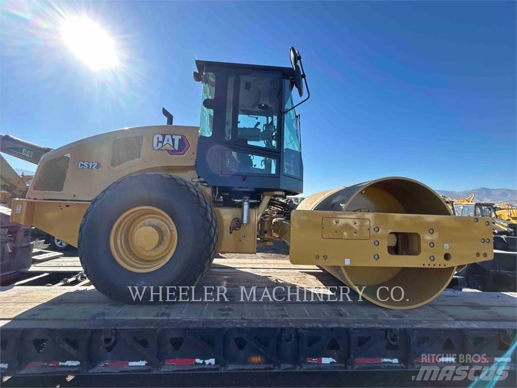 CAT CS12 单轮压路机