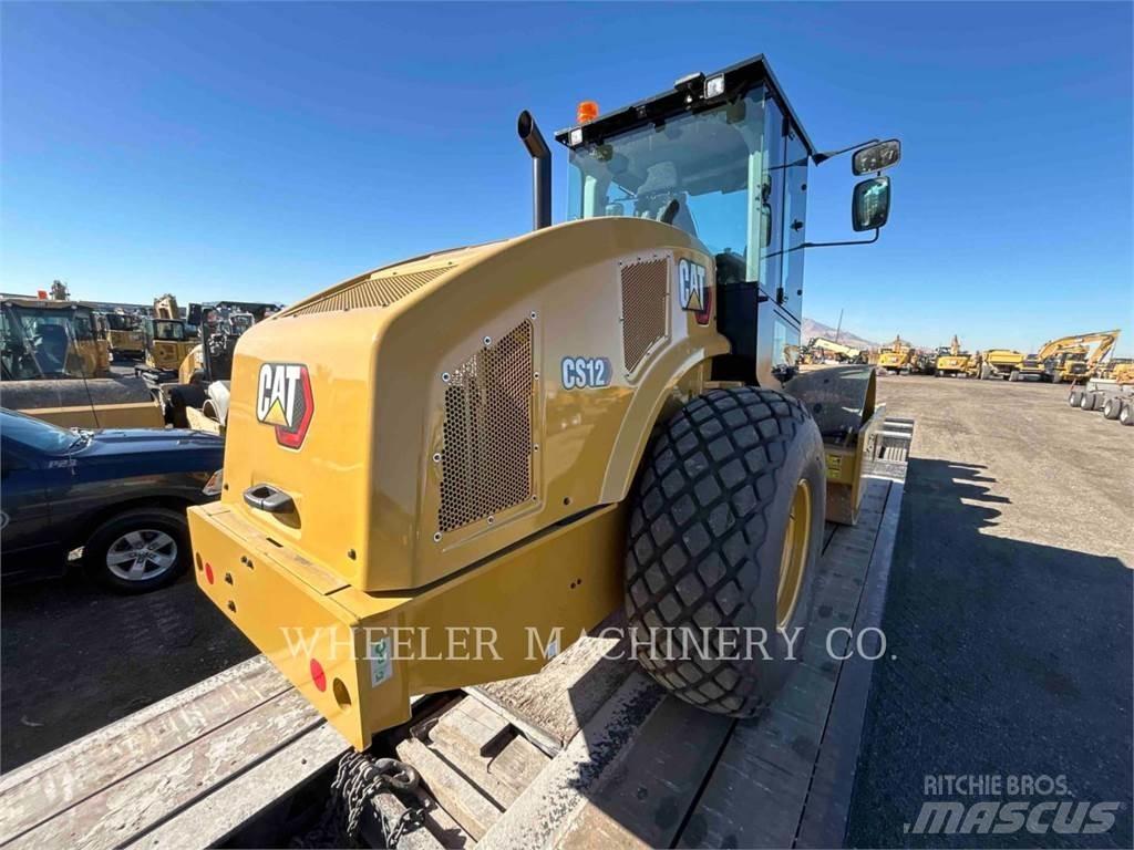 CAT CS12 单轮压路机