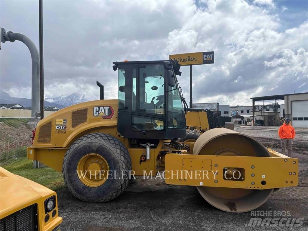 CAT CS12 单轮压路机