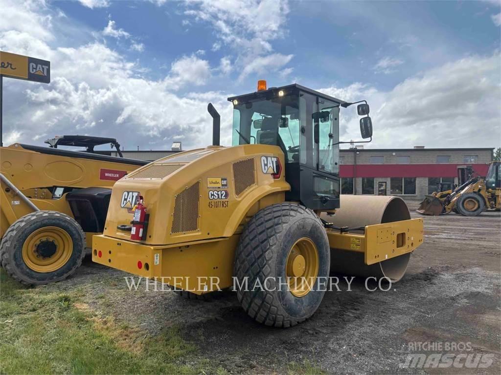 CAT CS12 单轮压路机