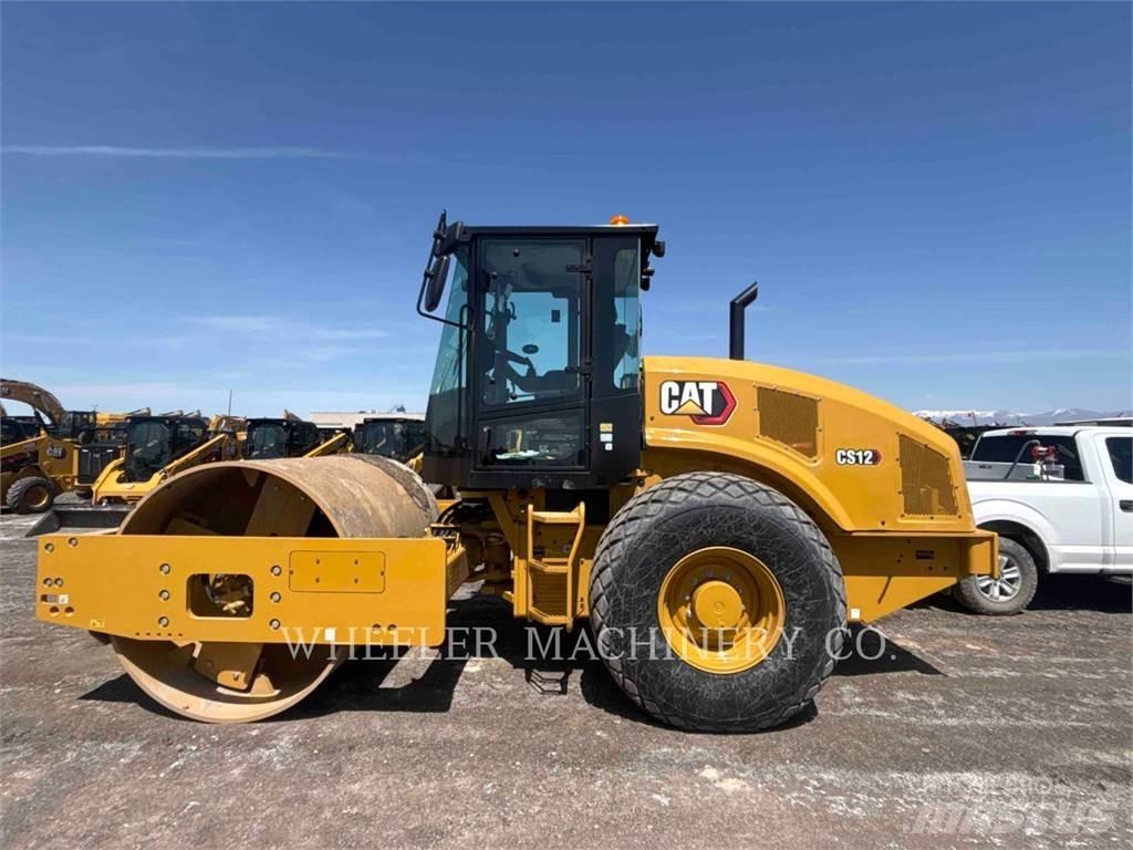 CAT CS12 单轮压路机