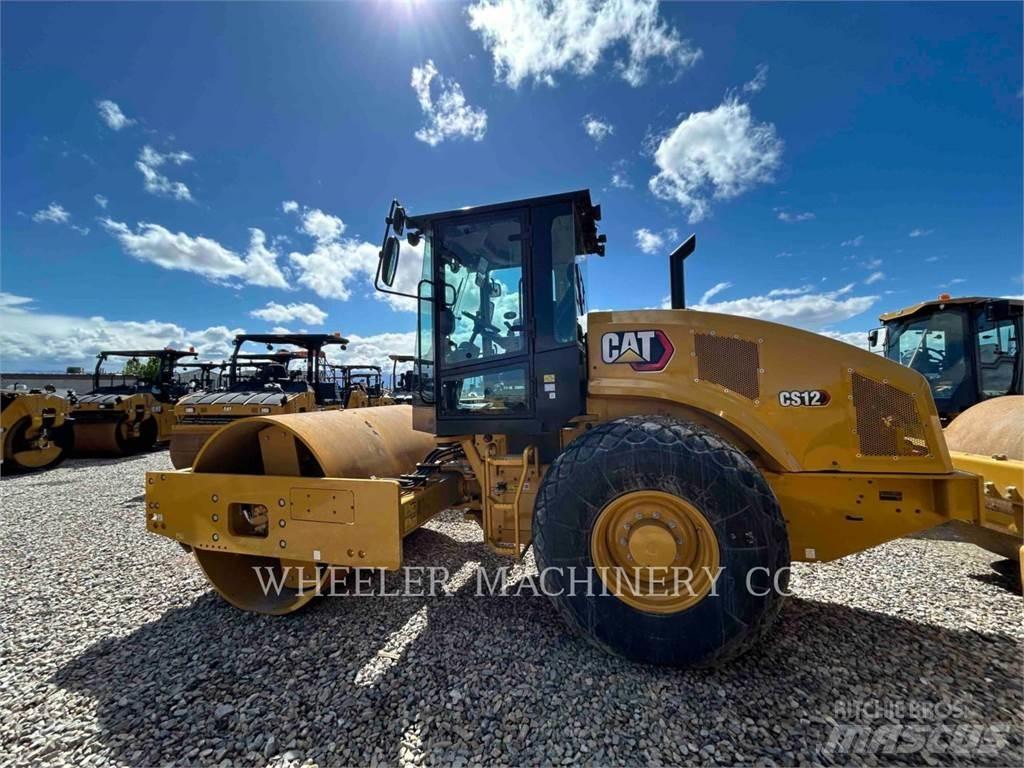 CAT CS12 单轮压路机