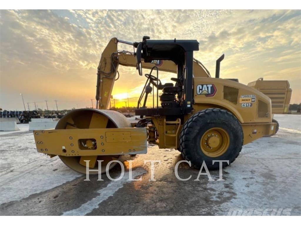 CAT CS12 单轮压路机