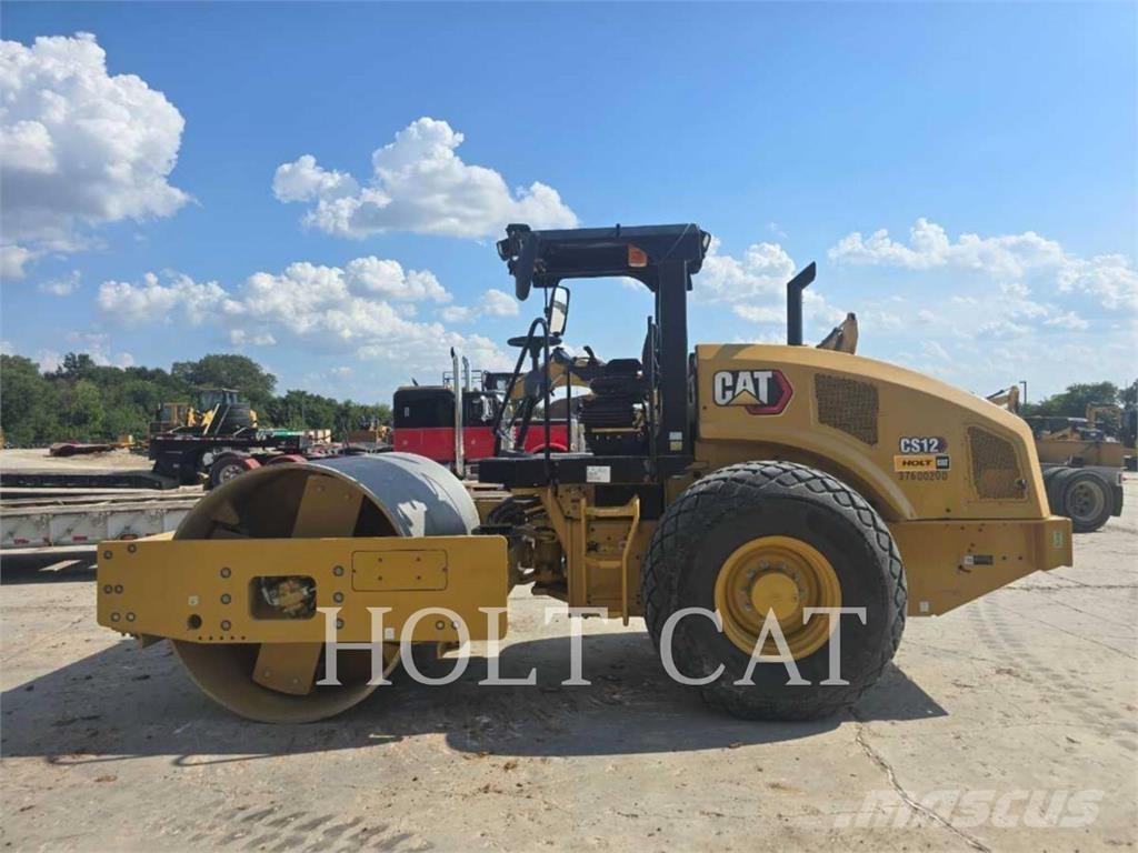 CAT CS12 单轮压路机