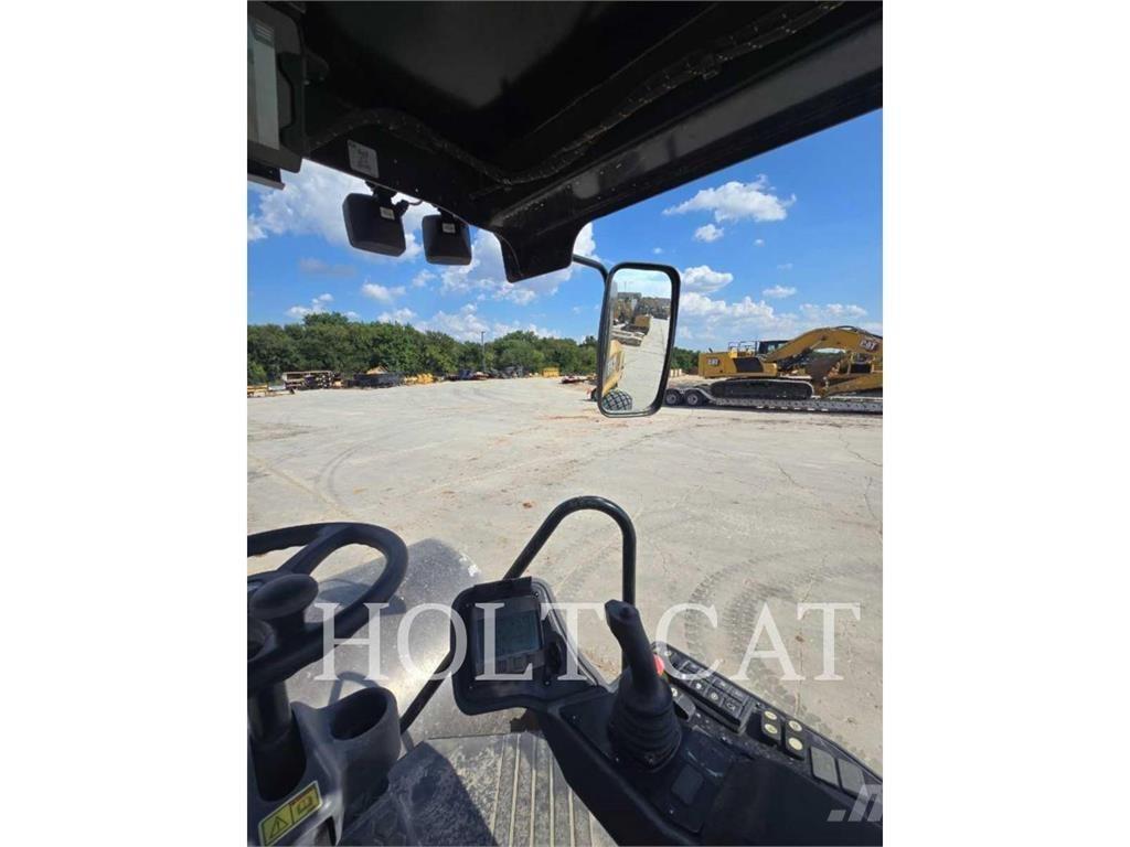 CAT CS12 单轮压路机