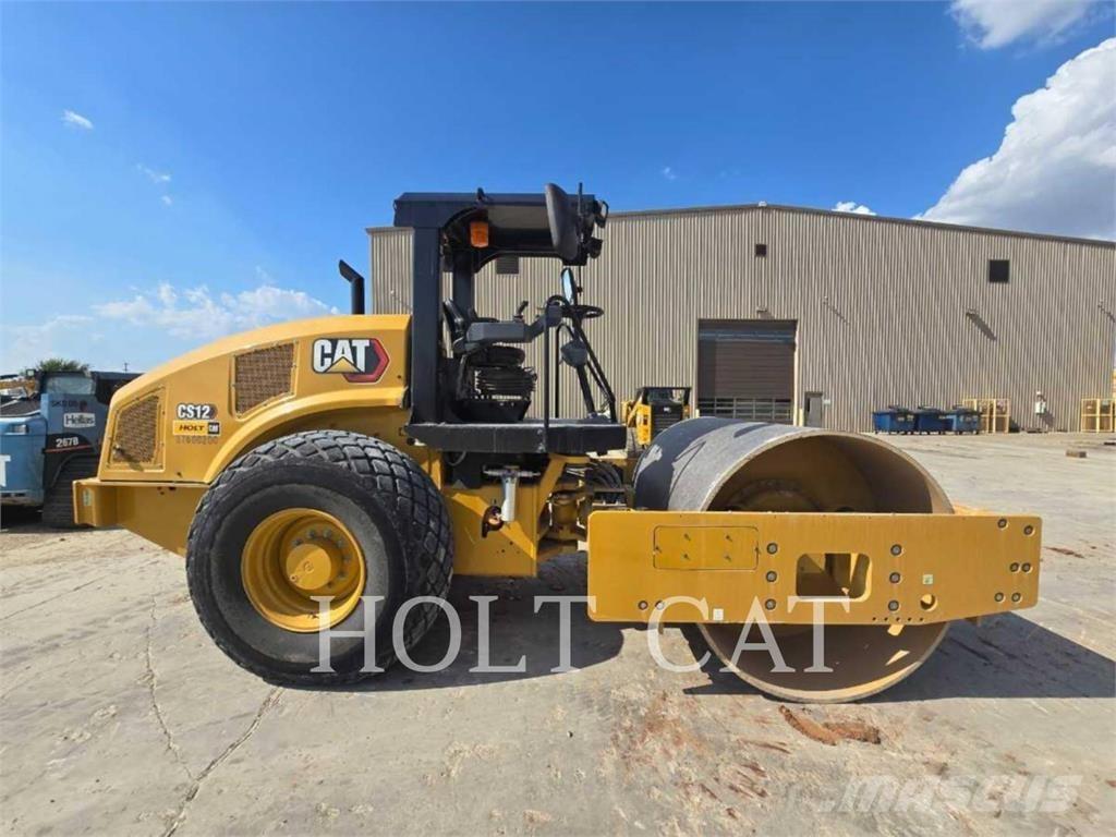 CAT CS12 单轮压路机