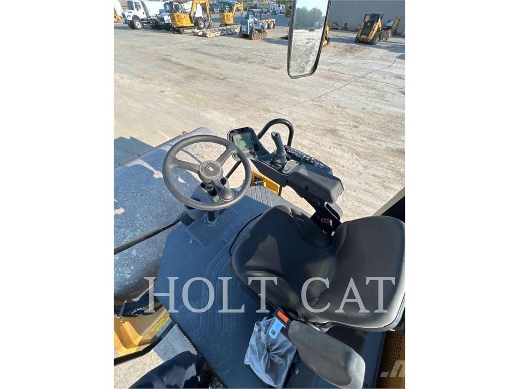 CAT CS12 单轮压路机