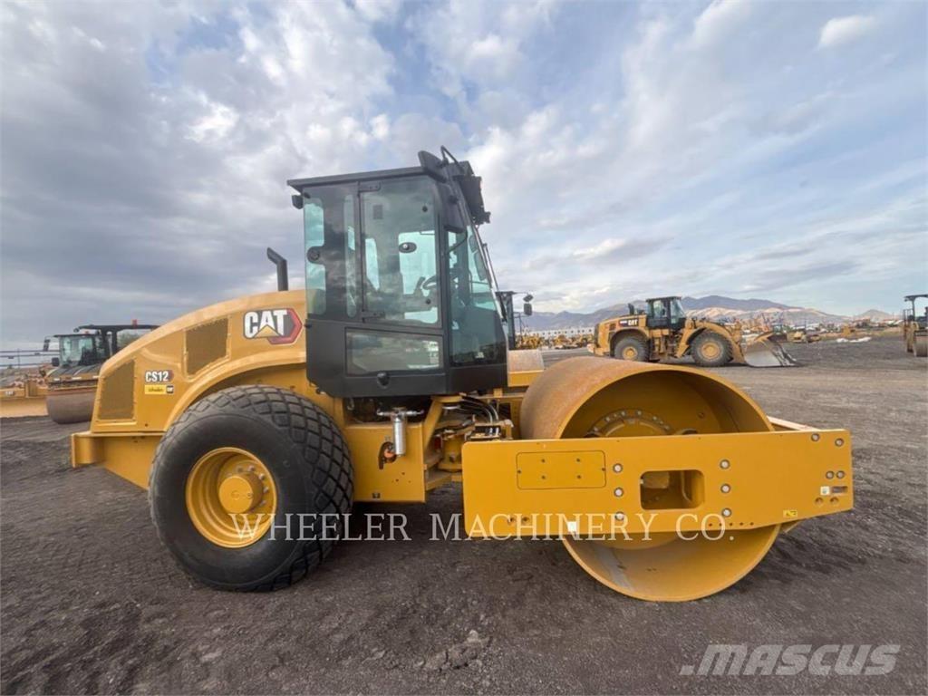 CAT CS12 单轮压路机