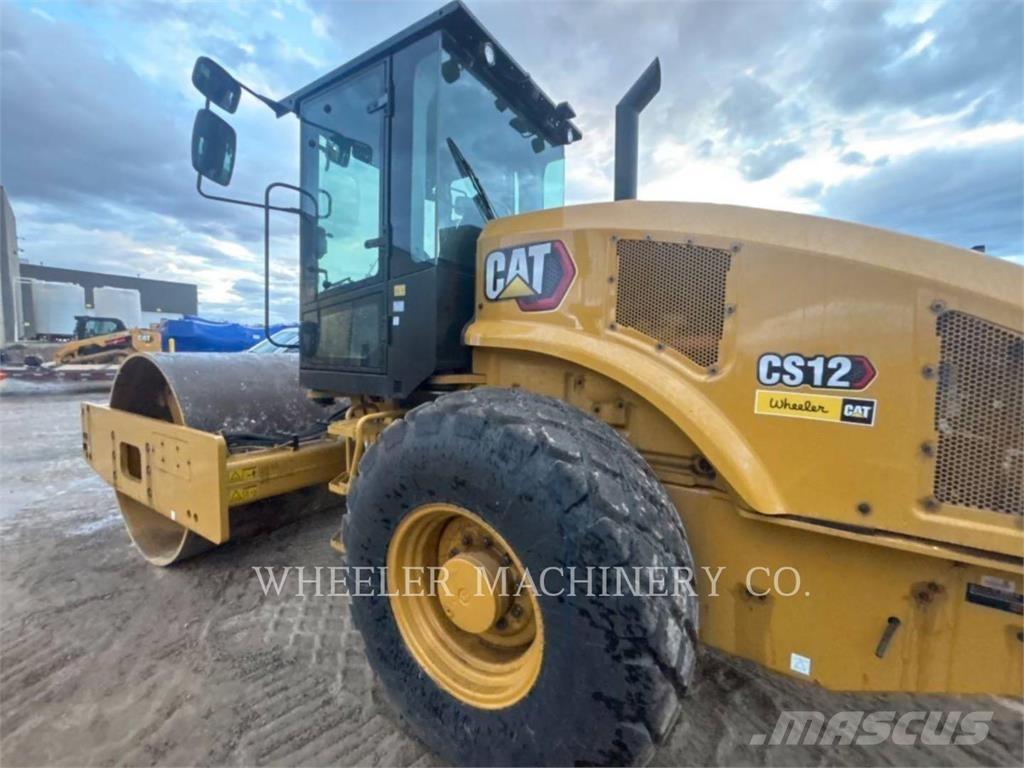 CAT CS12 单轮压路机