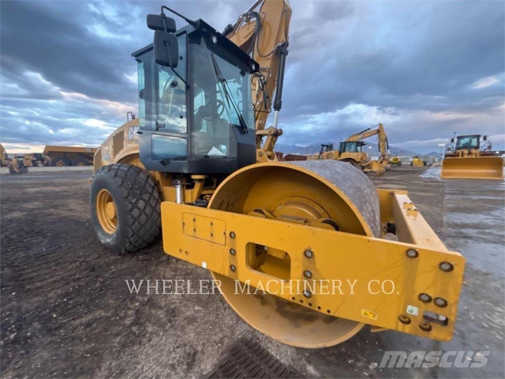 CAT CS12 单轮压路机