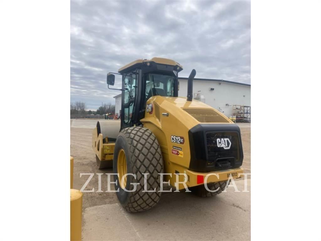 CAT CS12GC 土壤压实机