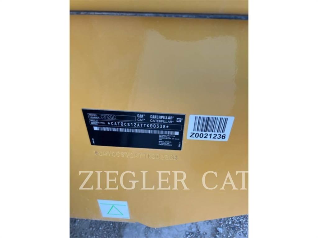 CAT CS12GC 土壤压实机