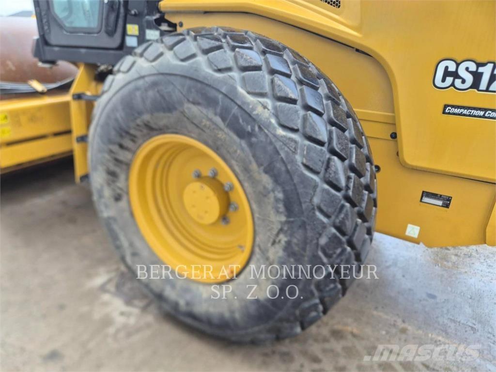 CAT CS12GC 单轮压路机