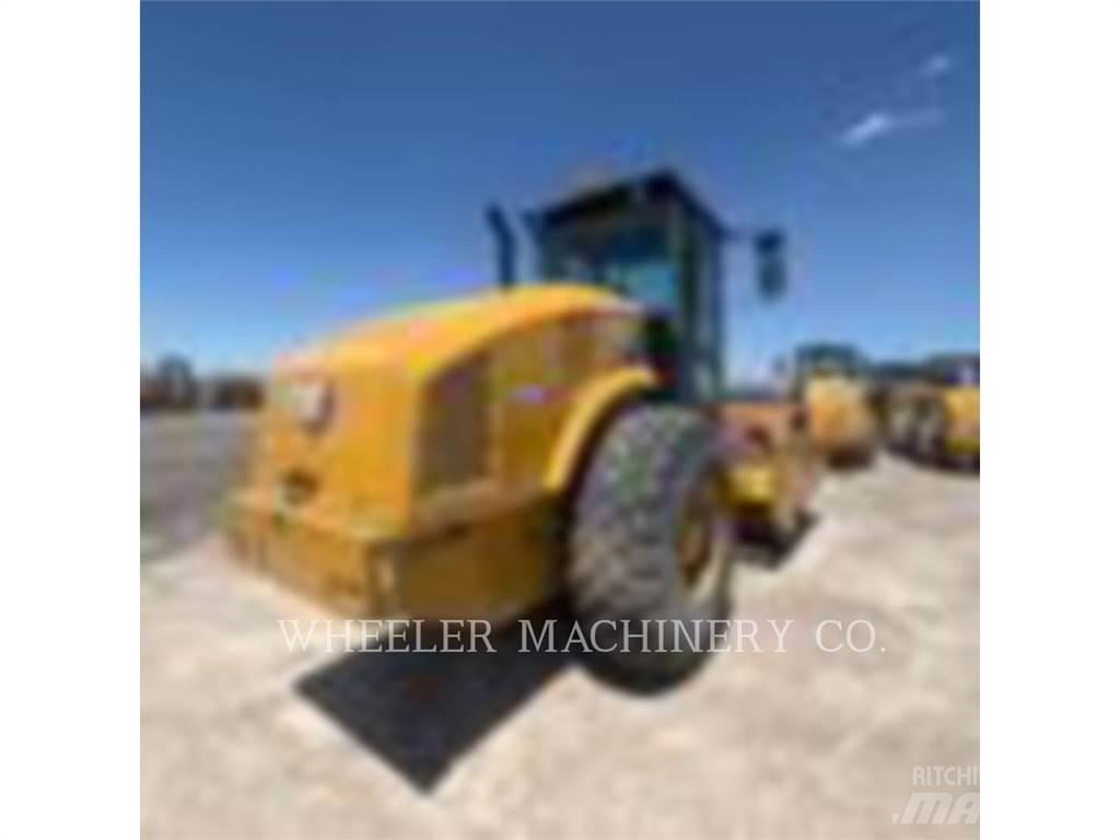 CAT CS16 单轮压路机
