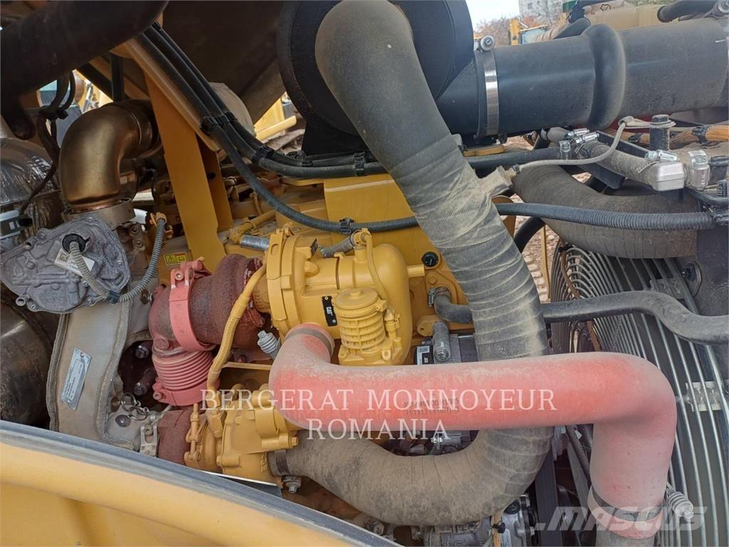 CAT CS16-03 单轮压路机