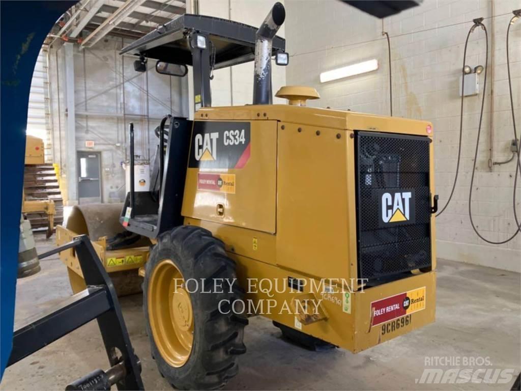 CAT CS34 土壤压实机