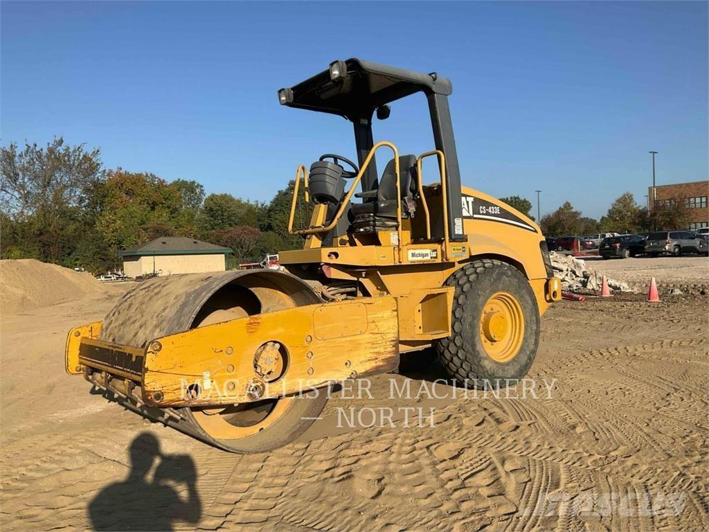 CAT CS433E 单轮压路机