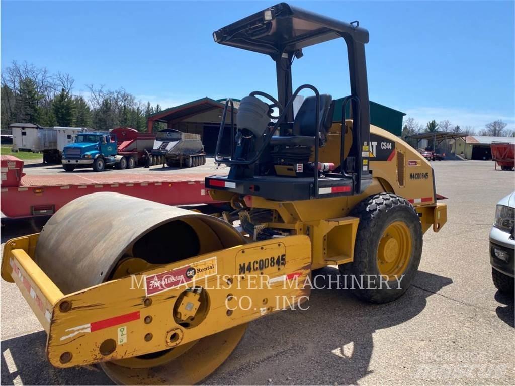 CAT CS44 单轮压路机