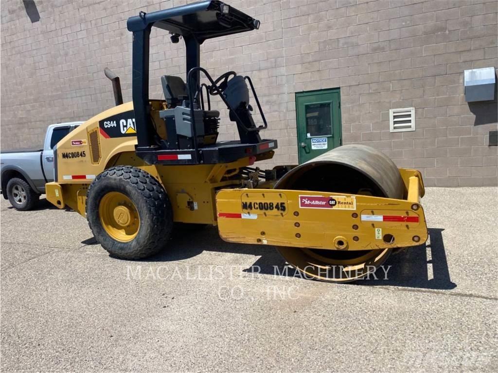 CAT CS44 单轮压路机